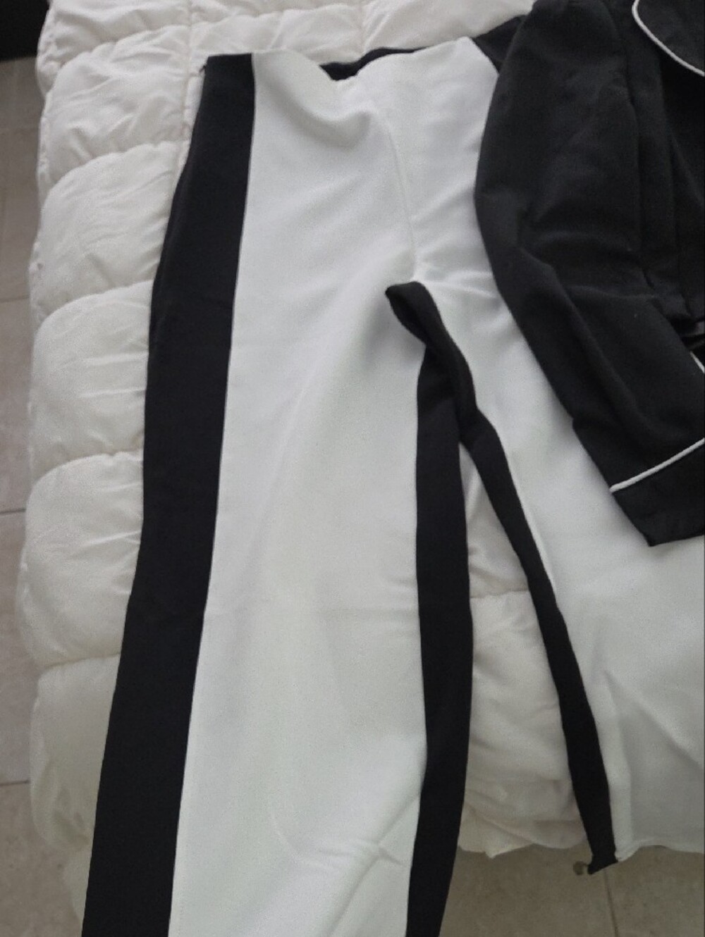 SHEIN Black and White Piped Pajama Set - Picture 4 of 5